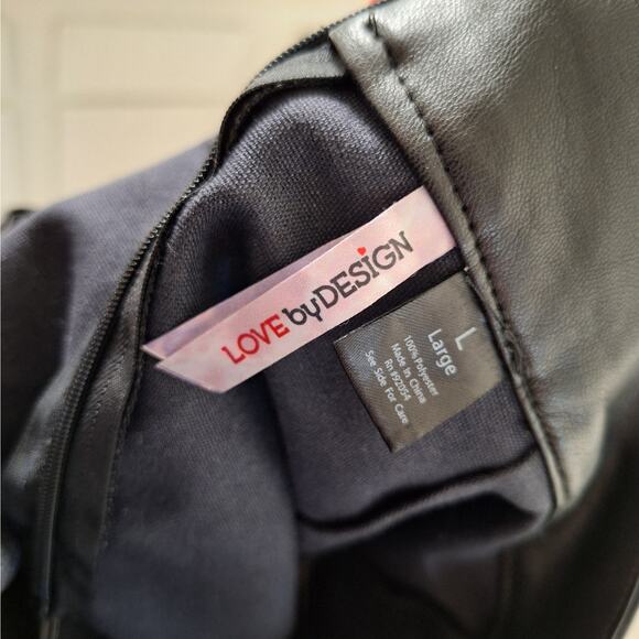 Black Faux Leather Mini Skirt With Zippered Pockets - Picture 3 of 3